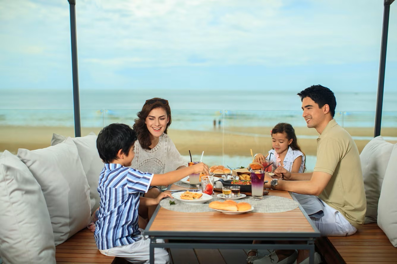 hhqmr-terrace-9053-hor-clsc